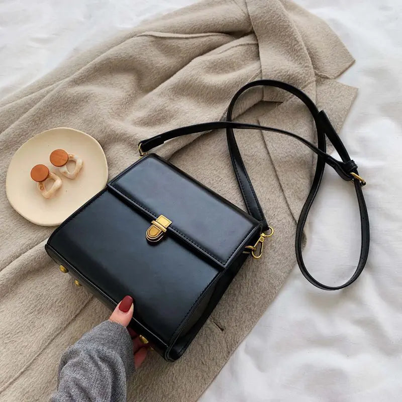 Chic Vintage Mini Crossbody Bag - Elegant & Versatile