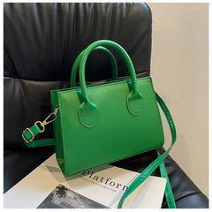 Retro Chic Crossbody Bag – Compact & Stylish Accessory