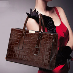 Elegant Leather Shoulder Bag - Versatile & Stylish