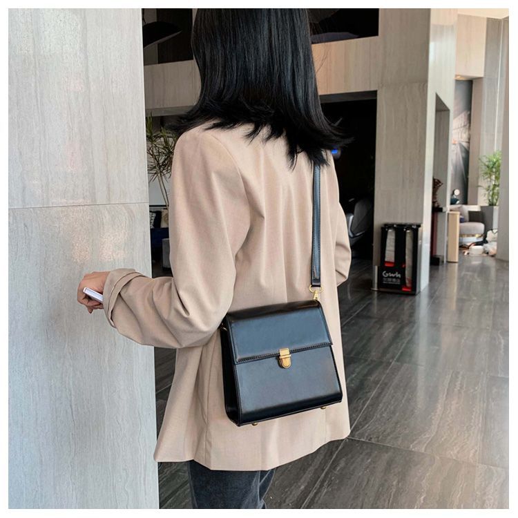 Chic Vintage Mini Crossbody Bag - Elegant & Versatile