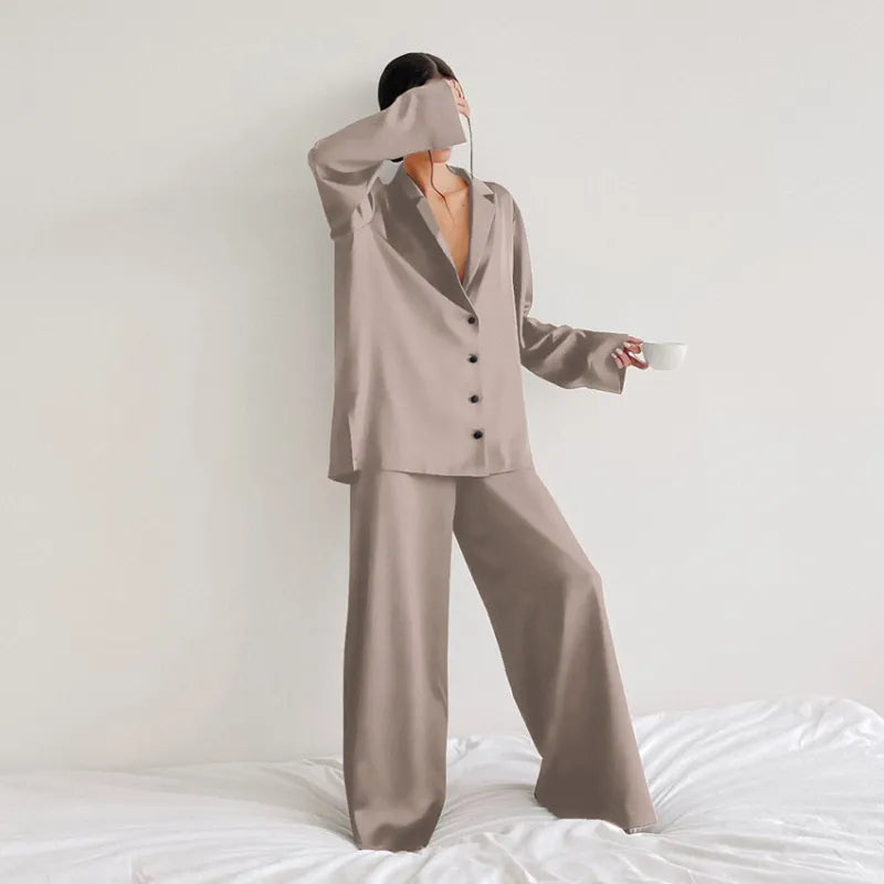 Elegant Women's Pure Silk Pajamas - Luxurious Comfort