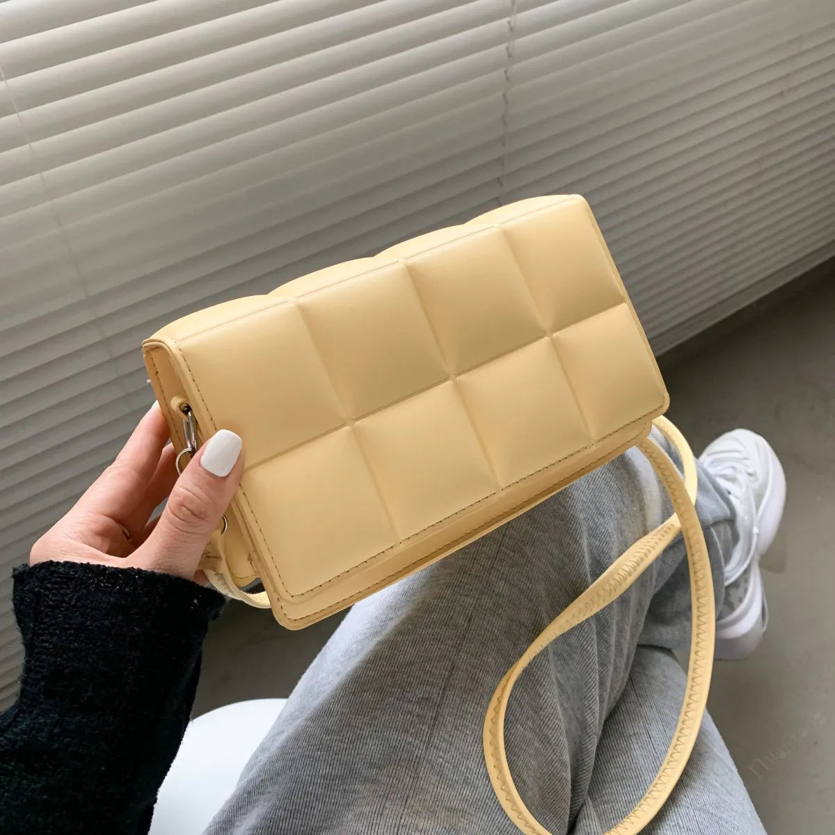 Elegant Retro Shoulder Bag