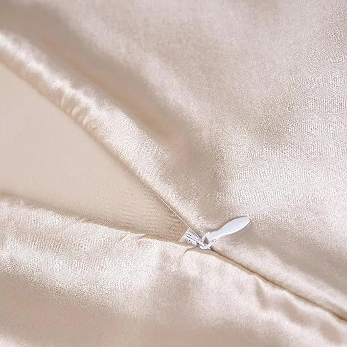 100% Natural Mulberry Silk Pillowcase - Luxurious Sleep Comfort