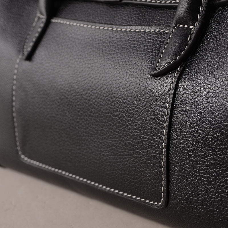 Chic Urban Shoulder Bag for Women in PU Leather