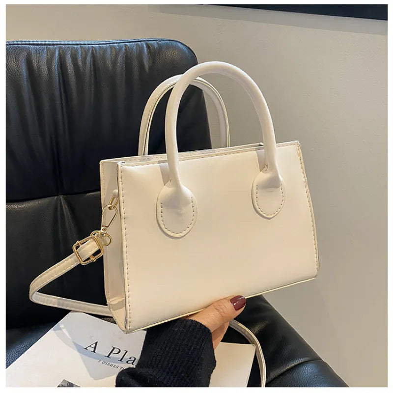 Retro Chic Crossbody Bag – Compact & Stylish Accessory