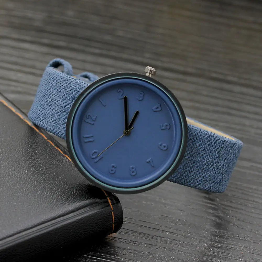 Elegant Women's Quartz Watch with PU Leather Strap