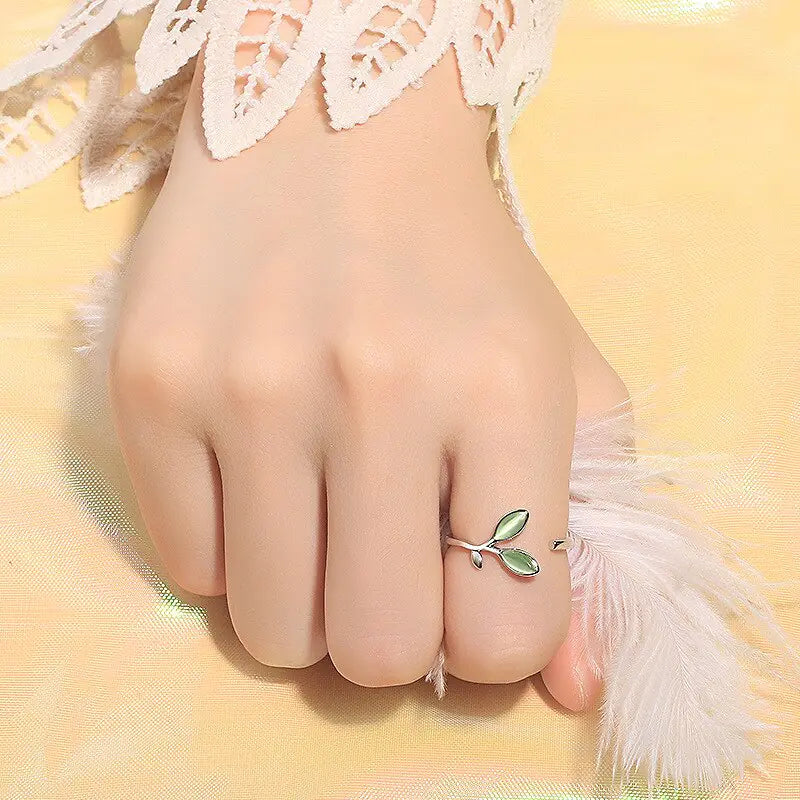 Elegant Leaf Design Ring - Nature Inspired