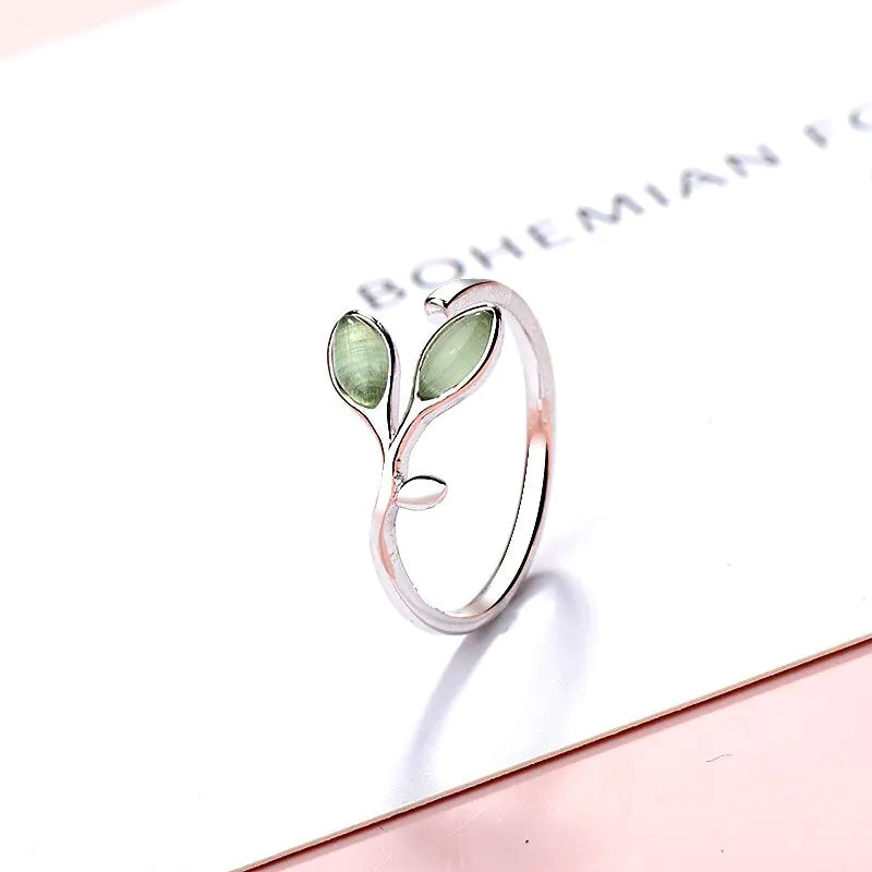 Elegant Leaf Design Ring - Nature Inspired