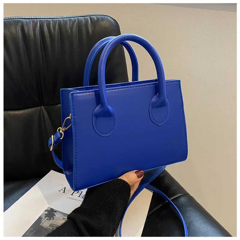 Retro Chic Crossbody Bag – Compact & Stylish Accessory